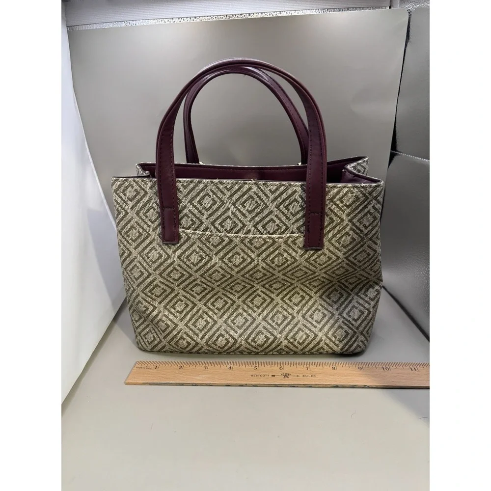 Liz Claiborne liz claiborne